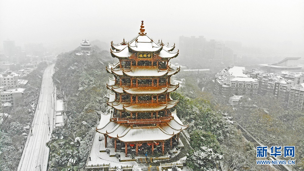 航拍：飞雪黄鹤楼 风景美如画