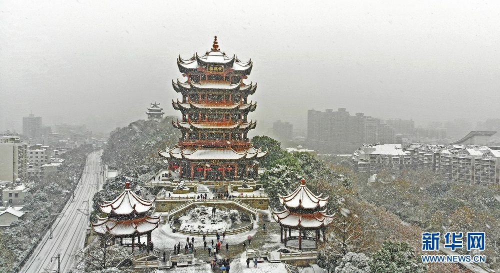 航拍：飞雪黄鹤楼 风景美如画