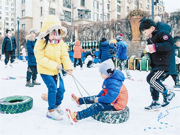 雪中嬉戏