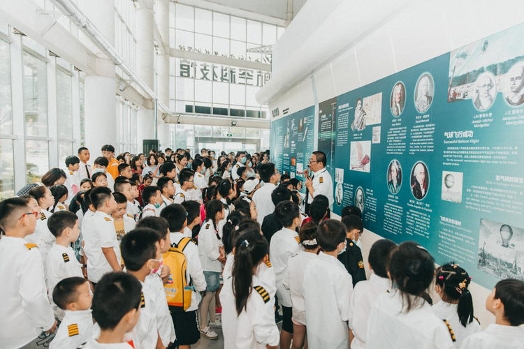 西安航空基地游客服务中心正式揭牌运营