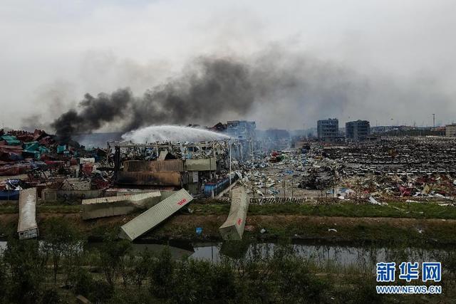 新闻无人机队航拍滨海爆炸事故现场