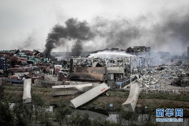 新闻无人机队航拍滨海爆炸事故现场