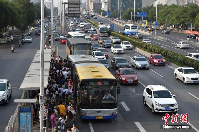 北京实行单双号限行首日 车流降幅明显