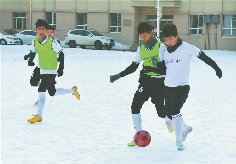 冰雪运动 老少皆宜