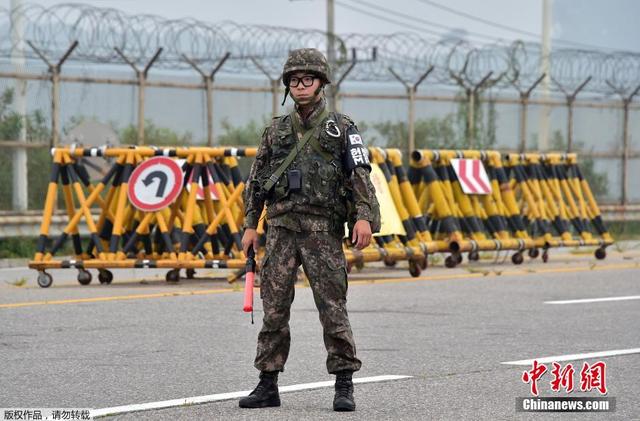 韩国士兵设路障封锁前往朝鲜道路