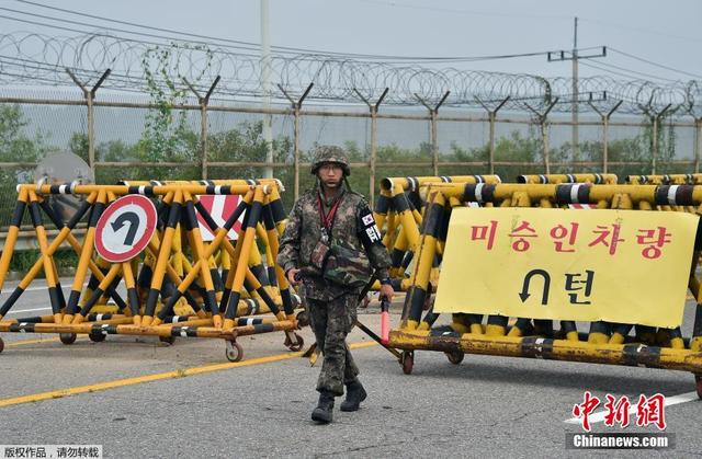 韩国士兵设路障封锁前往朝鲜道路