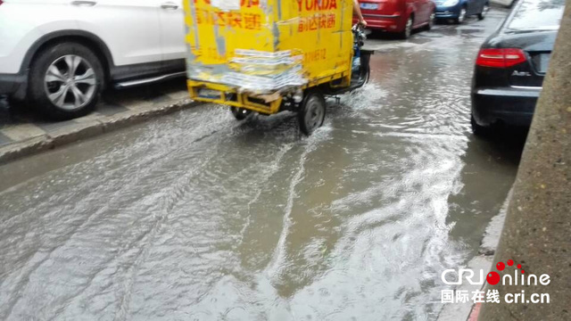 北京午后迎来大范围降雨 大风暴雨夹杂冰雹