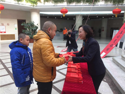 【吉林头条（大字）】长春市图书馆大年初一为市民送礼送祝福