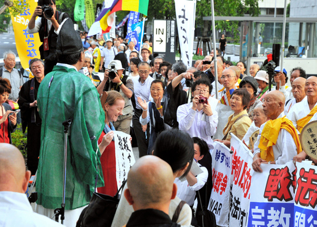 日本宗教人士齐聚国会前抗议安保法案