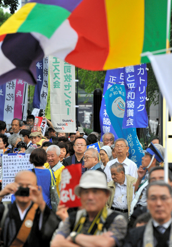 日本宗教人士齐聚国会前抗议安保法案