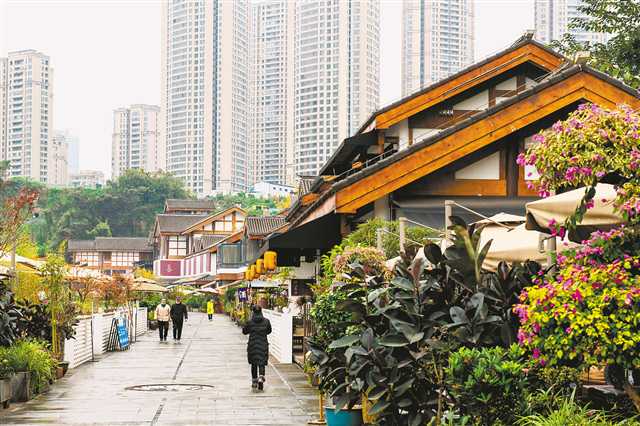 看传统民居 吃麻辣火锅 赏一线江景