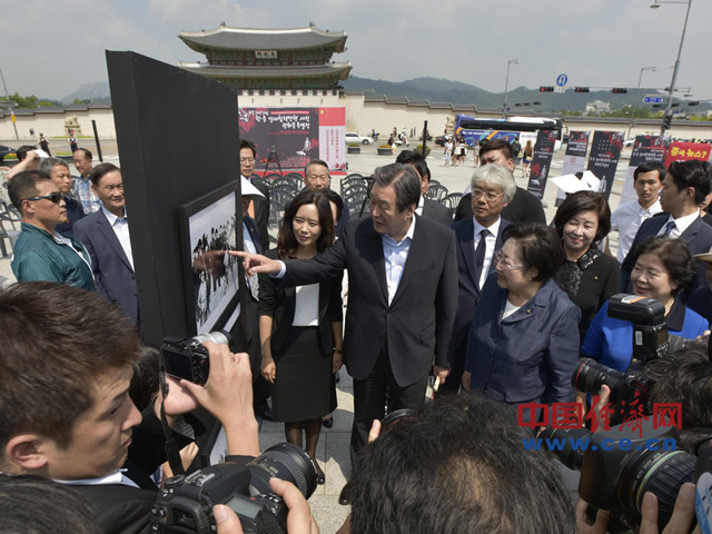 百余张抗战历史图片首尔展出 韩国老人讲述日军罪行