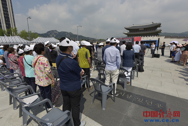 百余张抗战历史图片首尔展出 韩国老人讲述日军罪行