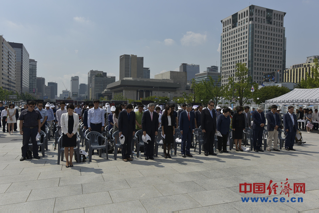 百余张抗战历史图片首尔展出 韩国老人讲述日军罪行