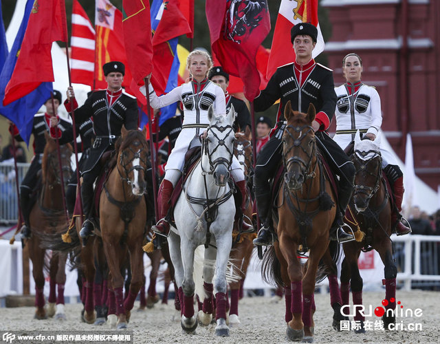 俄国际军乐节开幕在即 骑兵表演展高超技能