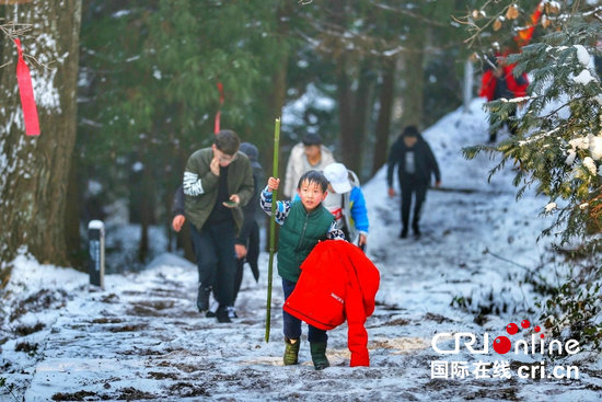 【体彩专题-焦点图】2019全国新年登高健身大会在信阳鸡公山成功举行