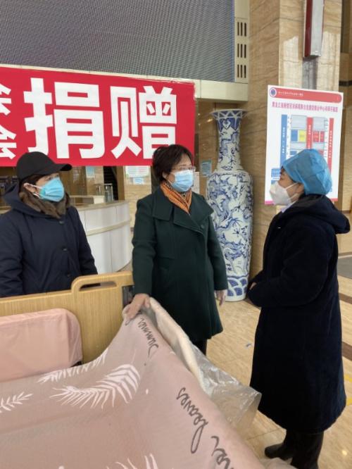 智能护理床抗疫显神功 省妇联再为省级危重症集中救治中心捐赠5张“爱心”床