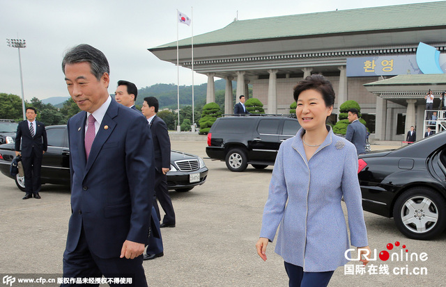 韩国总统朴槿惠乘专机启程访华