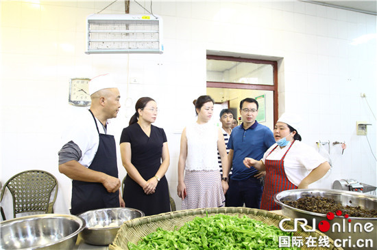 已过审【区县联动】【万盛】万盛青年镇：上课第一天开展校园安全专项检查【区县联动 列表】青年镇：上课第一天开展校园安全检查