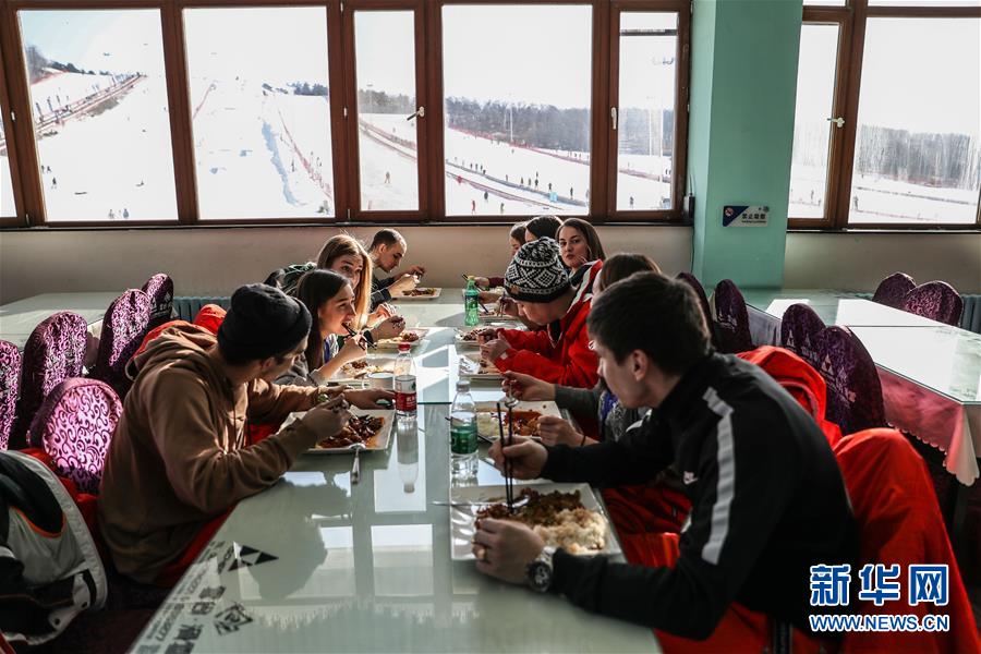 俄罗斯姑娘安吉丽娜：滑雪外教初体验