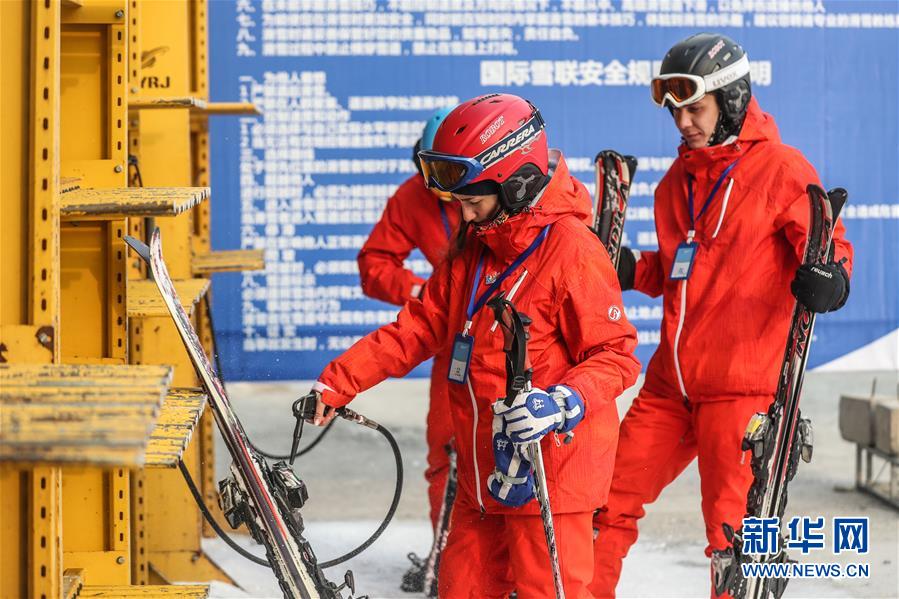 俄罗斯姑娘安吉丽娜：滑雪外教初体验