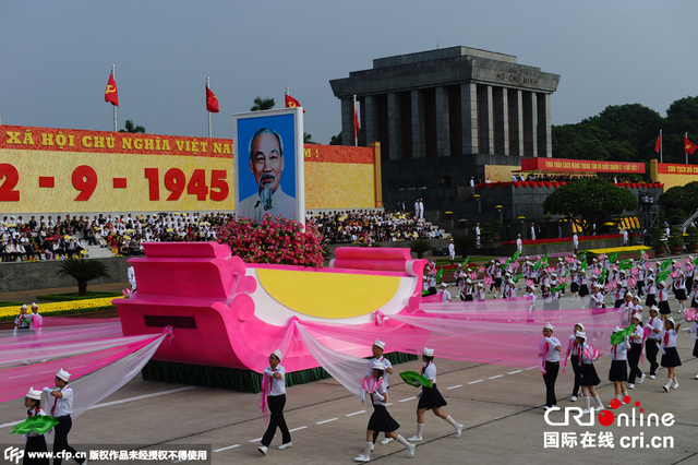 越南约三万人参加国庆70周年阅兵