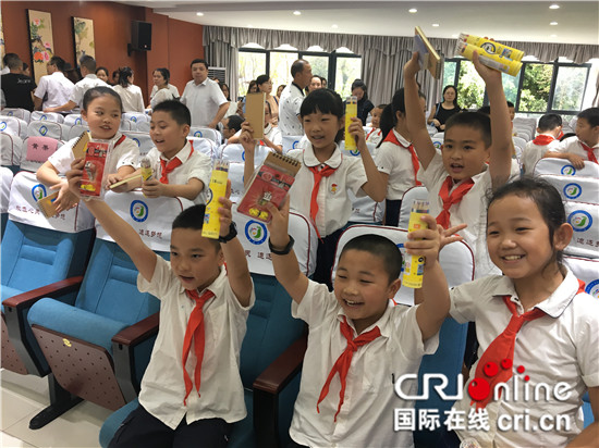 修改 已过审【CRI专稿 图文】开学第一课 安全教育走进两江新区金山小学