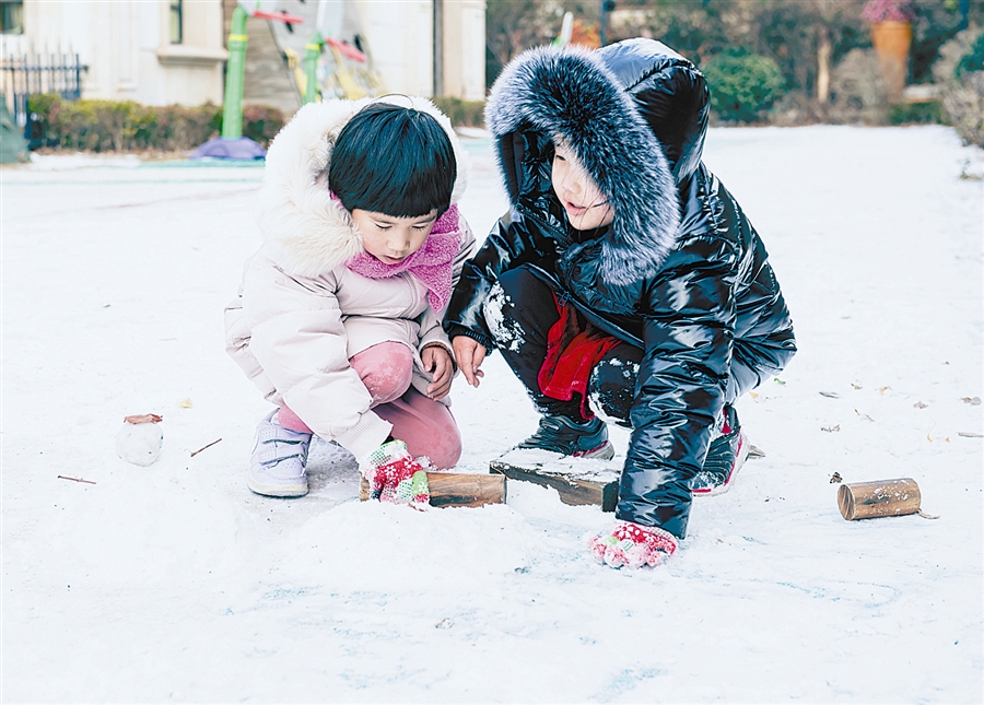 雪中嬉戏