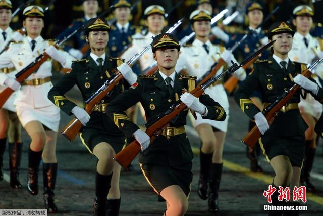 俄罗斯军乐节启幕 中国仪仗队女兵亮相红场