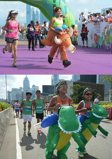 中环海滨8000人跑街马 选手扮“泰山”“恐龙”参赛