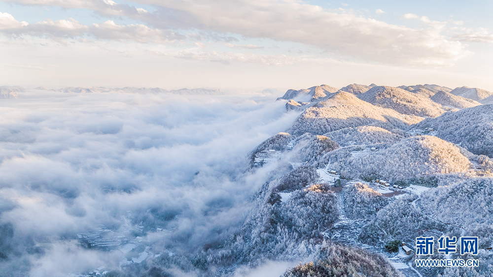 湖北建始：仙藻云山雪岩顶