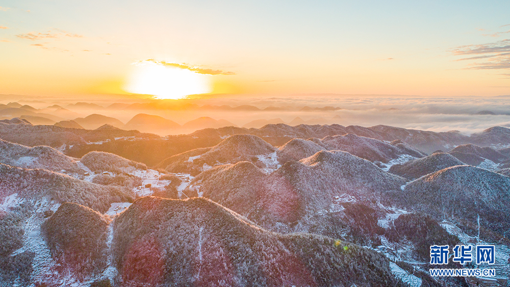 湖北建始：仙藻云山雪岩顶