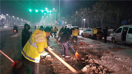 西安高陵区：除雪全动员  保畅保安全