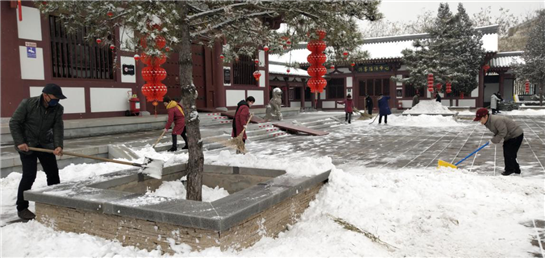 西安高陵区：除雪全动员  保畅保安全