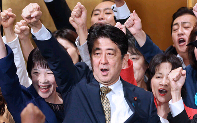 安倍不经投票连任自民党总裁 或10月改组内阁