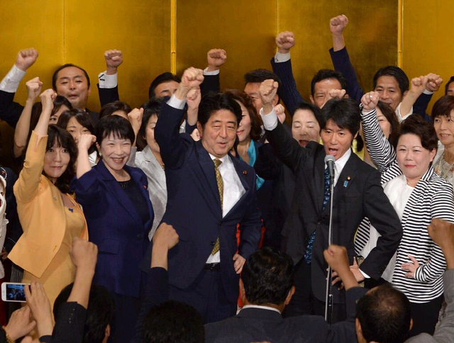 安倍不经投票连任自民党总裁 或10月改组内阁