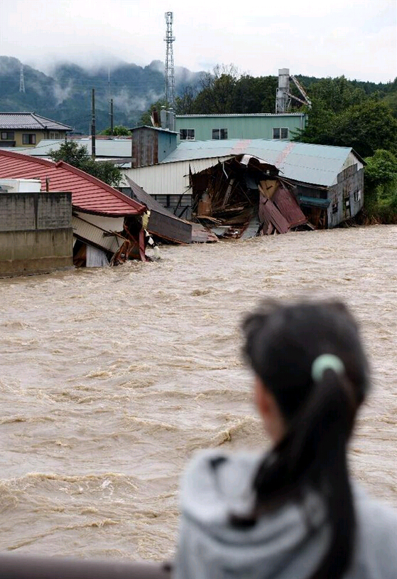 日本多地遭遇特大暴雨 城市陷入汪洋之中