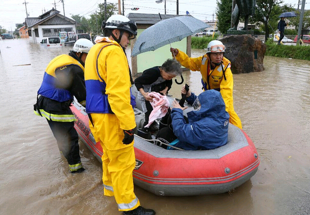 日本多地遭遇特大暴雨 城市陷入汪洋之中