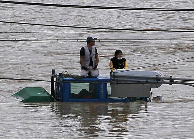 日本多地遭遇特大暴雨 城市陷入汪洋之中