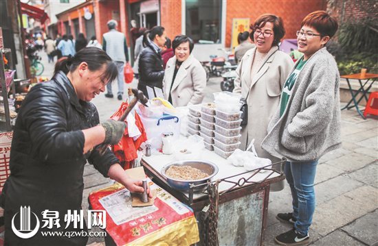 【图说福建第五张】【泉州】【移动版】【Chinanews带图】元宵圆：“爆锤滚撞”出美味