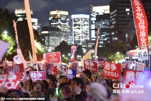 日本上万民众议会外示威 抗议安倍政府和安保法案