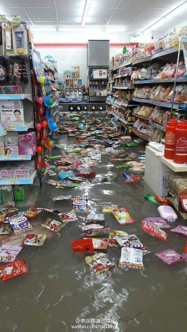 台风暴雨过境泰国 芭提雅城内涝严重