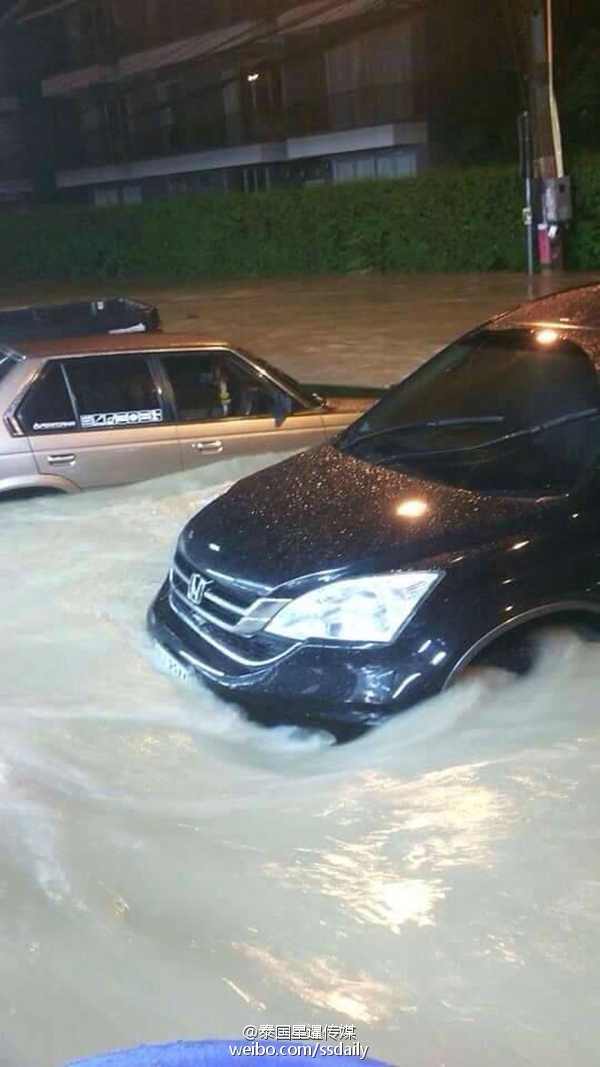 台风暴雨过境泰国 芭提雅城内涝严重