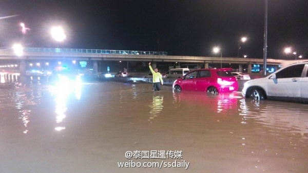 台风暴雨过境泰国 芭提雅城内涝严重