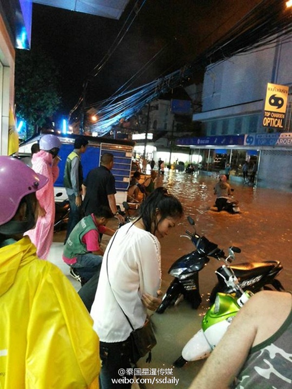 台风暴雨过境泰国 芭提雅城内涝严重