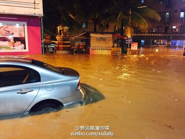 台风暴雨过境泰国 芭提雅城内涝严重