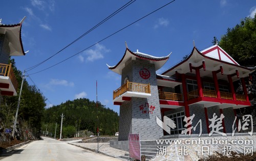 建始石门：种花种果搞旅游 幸福日子有奔头