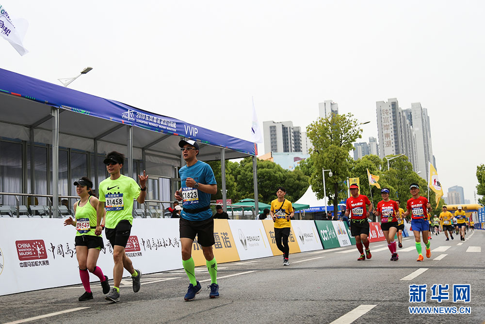 “江湖好汉”激情开跑汉马