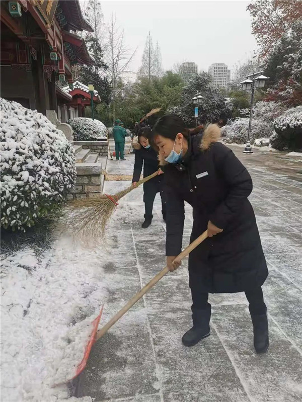 （图说已修改）以雪为令 济南文旅发展集团积极行动应对低温雨雪天气