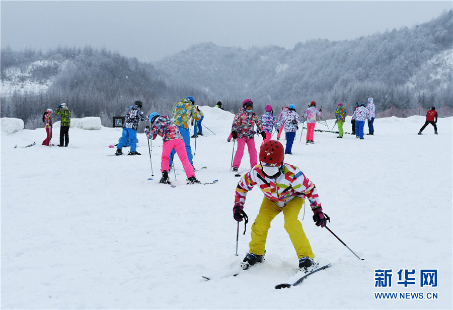 新华网近百万网友“云”上围观冰雪健儿神农架竞速